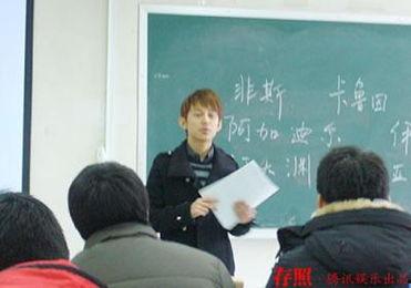 传媒学院明星,闪耀舞台，引领潮流